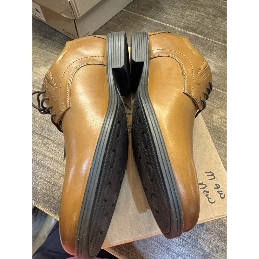Clarks Men's, Whiddon Plain Toe Oxford Size 9 W Dark‎ Tan Leather